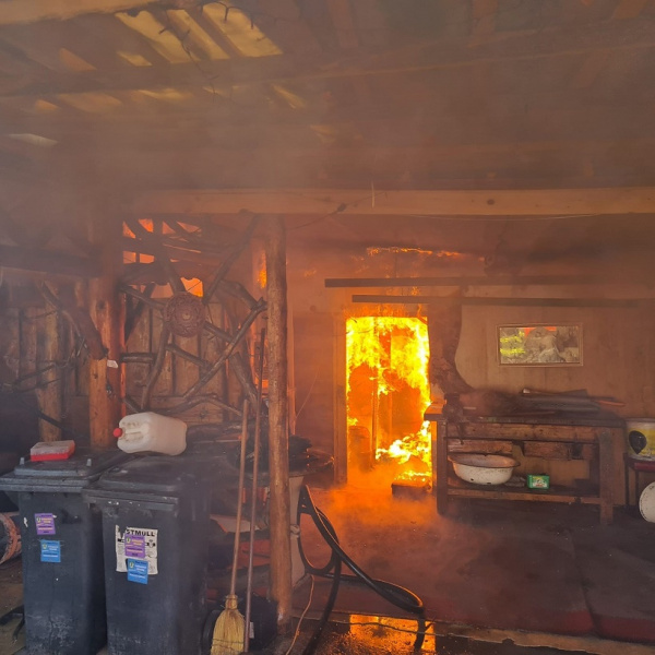 Požiar v obci Pataš. | Zdroj: Krajské riaditeľstvo Hasičského a záchranného zboru v Trnave