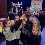 Tanečníčky s trofejou | Zdroj: Mesto Hlohovec