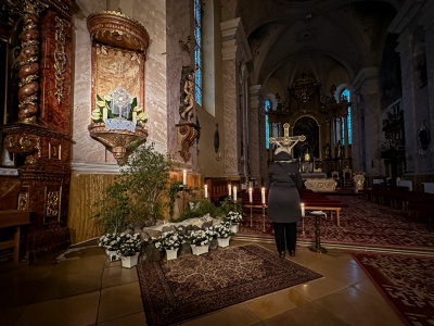 Poklona pri Božom hrobe v kostole sv. Jakuba v Trnave. | Foto: Pavol Holý, Trnavské rádio