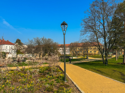 Ružový park v Trnave je takmer dokončený. Trnavčanov už láka na prechádzky. | Foto: Pavol Holý, Trnavské rádio