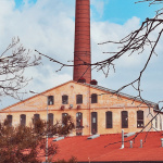 Pohľad na priečelie Trnavského cukrovaru. Dielňa sa nachádza v objekte cukrovaru za hlavnou budovou. | Foto: Trnavské rádio, archív