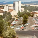 Centrálne parkovisko pri Krajinskom moste. | Zdroj: Eugen Jurisa, Ivan Ondrejkovič - Piešťany, 1978, Osveta