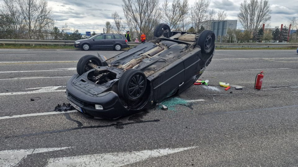 Nehoda v smere do Trakovíc. | Zdroj: Dopravný servis - okres Piešťany a okolie
