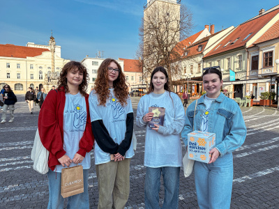 Dnes je Deň Narcisov. Ema, Tamara, Tamara a Adela sa v Trnave dnes dobrovoľnícky zapojili. | Foto: red.