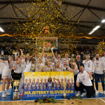 Oslavy boli s konfetami, či tortou v tvare basketbalovej lopty. | Foto: Piešťanské Čajky, fb