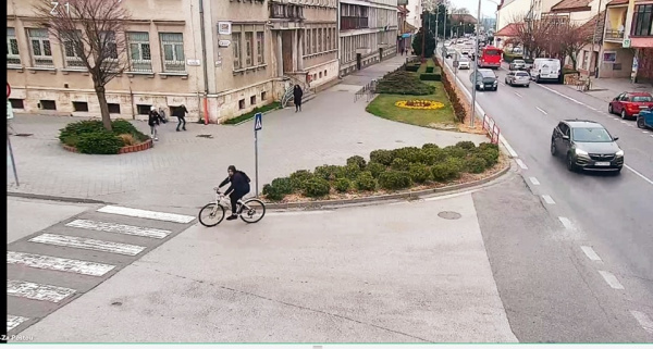 Ak máte informácie o mužovi na bicykli, volajte prosím linku 158. | Foto: Polícia, Trnava