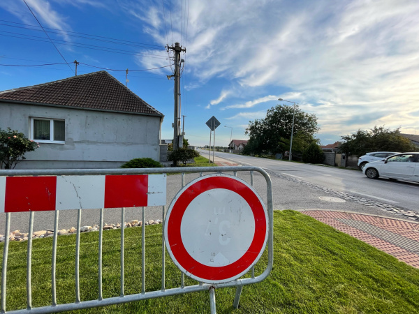 Dopravné značenie v Maduniciach | Foto: Pavol Holý
