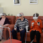 Virtuálna realita ponúkne množstvo zážitkov a vráti seniorov do ich aktívnych rokov. | Foto: Kamila Pánisová, Trnavské rádio