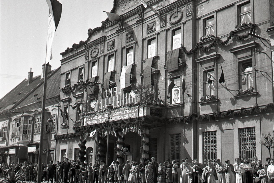 1. máj 1952 v Trnave. | Foto: Lang, ČSTK/TASR