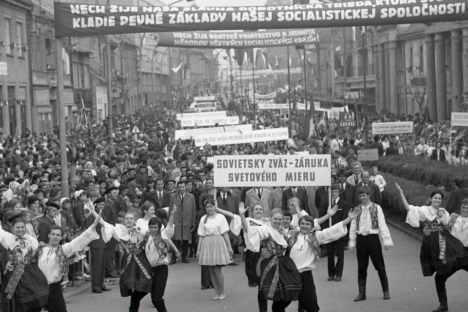 1. máj 1974 v Trnave. | Foto: L.Grešner, ČSTK/TASR