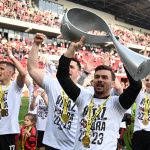 Na snímke hráči Spartaka oslavujú s pohárovou trofejou víťazstvo vo finále Slovnaft Cupu 2022/2023. | Foto: TASR - Lukáš Grinaj