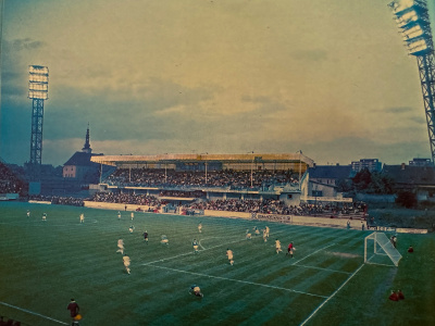 Typická dominanta futbalovej Trnavy v 80. rokoch 20. storočia. | Zdroj: Dagmar Veliká a kol., 1983