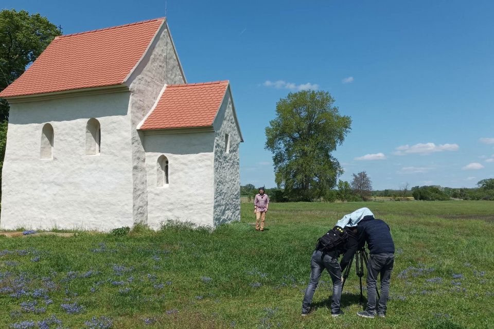 Kostol sv. Margity Antiochijskej pri Kopčanoch sa stal miestom nakrúcania krátkeho filmu. | Zdroj: Archeologický ústav AV ČR Brno, v.v.i.