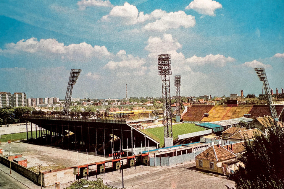 Športový Štadión, na ktorom futbalisti Spartaka TAZ Trava ziskali 5 titulov majstra republiky. Píše sa v knihe Trnava z roku 1981.