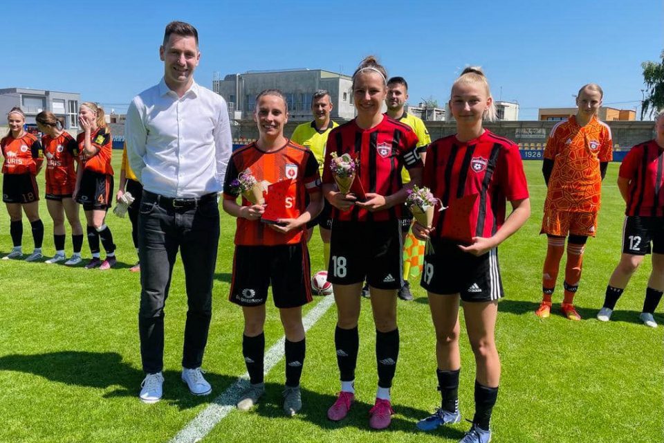 Hráčky s oceneniami. | Zdroj: FC Spartak Trnava - ženy a dievčatá