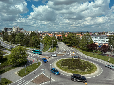 Pohľad na kruhovú križovatku na Krajinskej ul. v Piešťanoch. | Foto: red.