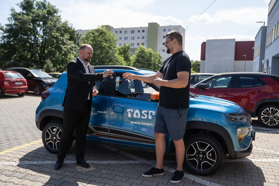 Slávnostné odovzdanie automobilu | Foto: TTSK