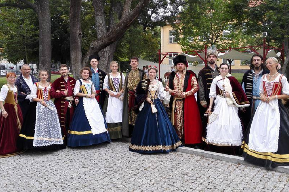 Predvádzajúci sa vžijú do svojich postáv | Foto: Fringia