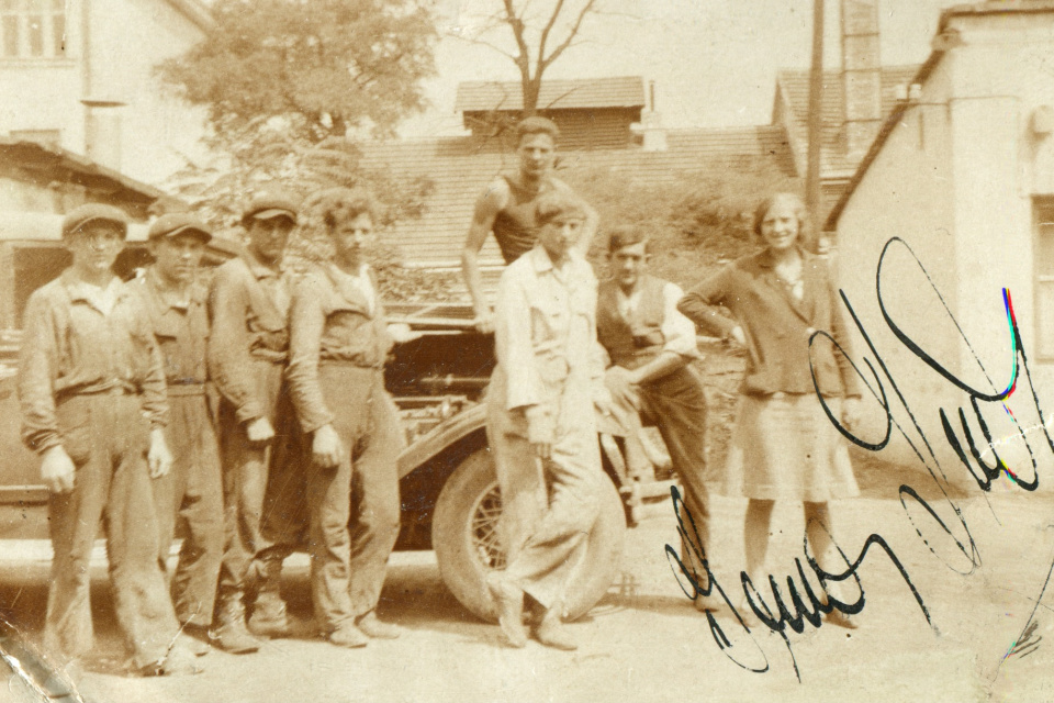 Zamestnanci autoopravovne Duda na Kollárovej (rok 1935) | Zdroj: P. Martinkovič