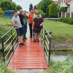 V obci sa spojili šikovní ľudia a opravili lávku | Zdroj: Obec Veľké Orvište