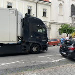 Odparkované auto je poškodené | Zdroj: Maja Greifová, Trnavské rádio