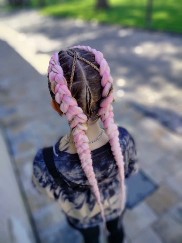Farebné vrkoče sú hitom festivalov | Zdroj: Harmonia Braids
