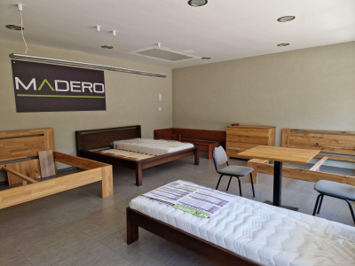 V showroome nájdeme množstvo pekných postelí | Zdroj: Madero