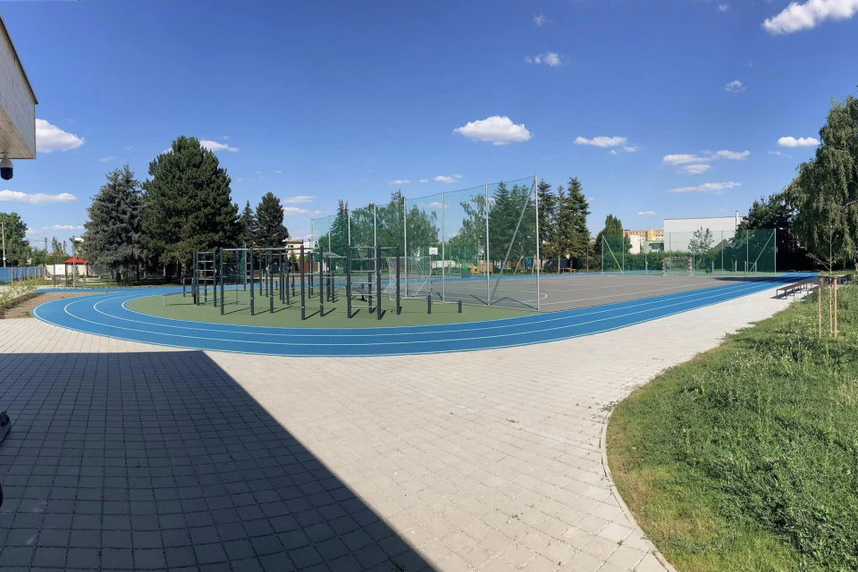 Dvor na ZŠ SUT je obnovený | Zdroj: Výbor mestskej časti č.3 Trnava - Sever / ČSM, Kopánka, Vodáreň, Zátvor