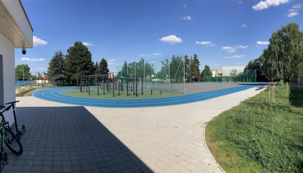 Dvor na ZŠ SUT je obnovený | Zdroj: Výbor mestskej časti č.3 Trnava - Sever / ČSM, Kopánka, Vodáreň, Zátvor