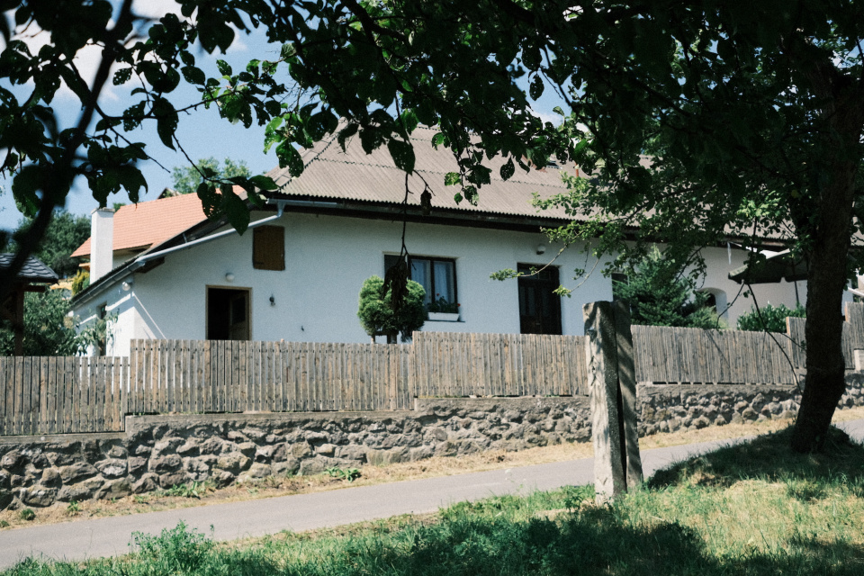 Dom Šimona Žbirku, pri ktorom je busta. | Foto: Dušan Vančo