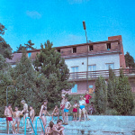 Letny tábor pionierov a mládeze v Jalšovom. | Zdroj: Dagmar Veliká a kol., 1983