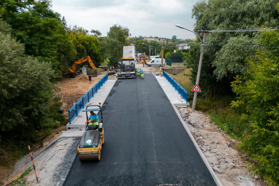 Na moste dokončujú posledné detaily | Zdroj: TTSK