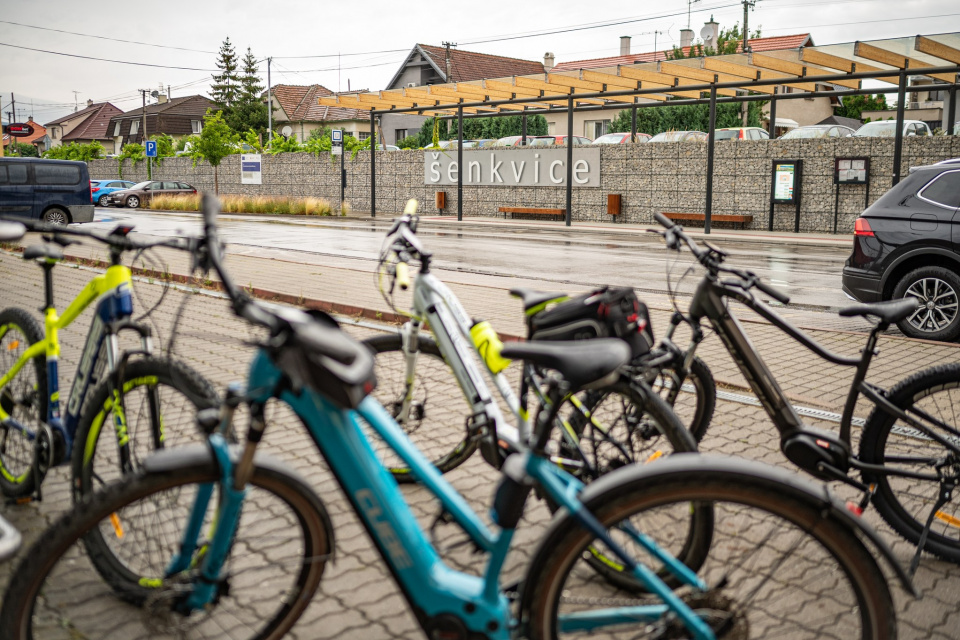 Cyklotrasa vytvorila spojenie medzi Modrou a novým dopravným terminálom v Šenkviciach | Zdroj: Travel Malé Karpaty
