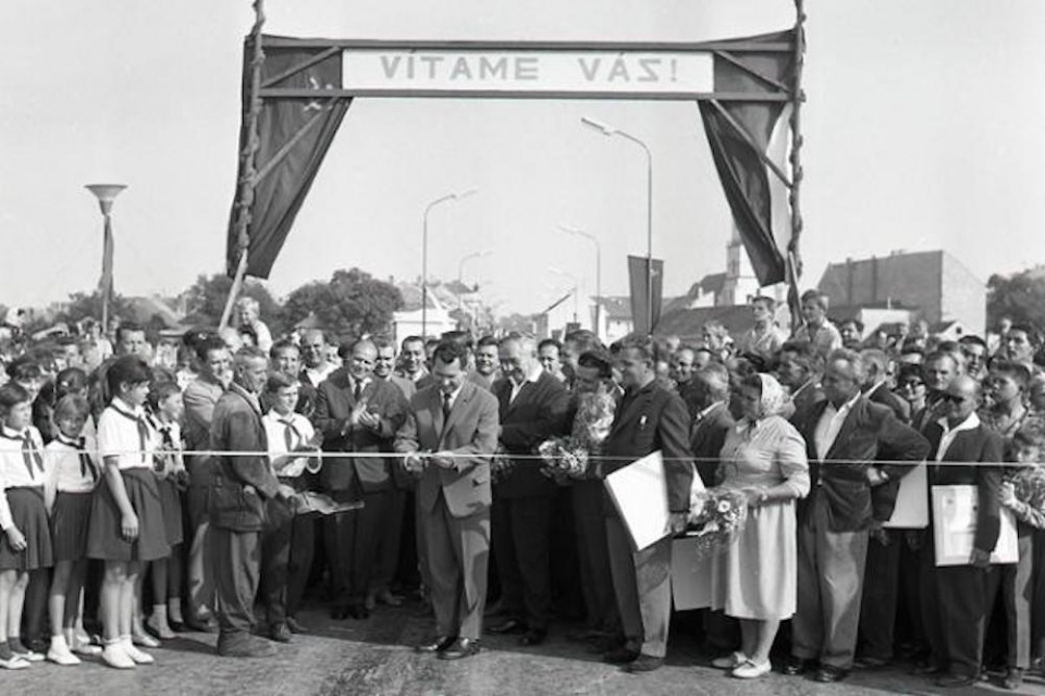 Slávnostné otvorenie mosta v roku | Foto: archív TASR, autor T. Andrejčák/25. augusta 1964