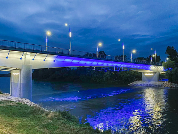 Most dnes o 20.50 h slávnostne rozsvietili. | Foto / Zdroj: Mesto Hlohovec