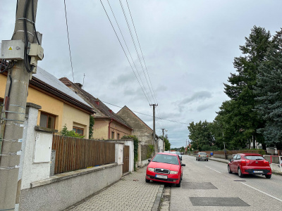 Parkovanie na chodníkoch sa od 1. októbra výrazne skomplikuje. (Ilustračné) | Foto: Pavol Holý, Trnavské rádio