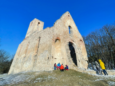 Ruiny Kostola a kláštora sv. Kataríny Alexandrijskej pri Dechticiach. | Foto: Pavol Holý