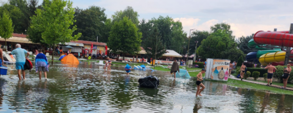 Zaplavené kúpalisko Veľký Meder | Zdroj: imeteo.sk