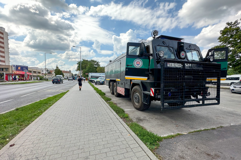 Polícia využije aj obrnenú techniku. | Foto: Dušan Vančo