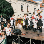 Krátko po 10. hodine žije centrum Trnavy folklórom. | Foto: Dušan Vančo