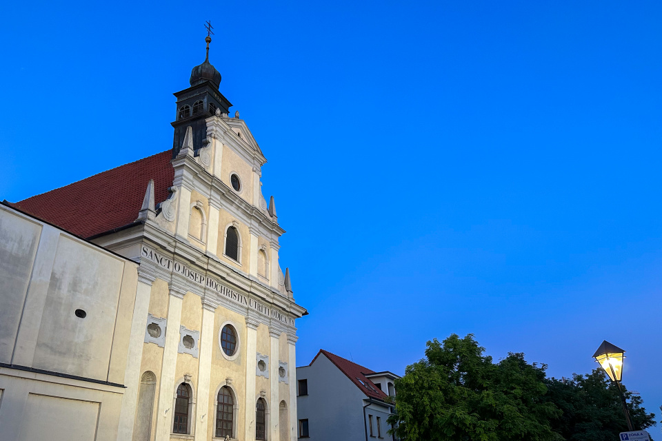 Kostol sv. Jozefa v Trnave sa dočkal nasvietenia. | Foto: Pavol Holý, Trnavské rádio
