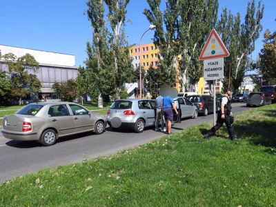 Nehoda na Rybníkovej ulici v Trnave. | Zdroj: KR PZ TT