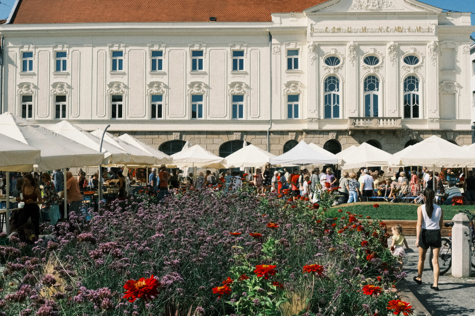 Mestský trh v centre Trnavy. | Foto: Dušan Vančo