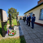 V Piešťanoch je pamätné miesto venované letcom pôsobiacim v čs. zahraničnom a domácom odboji v rokoch 1939 – 1945 a generálmajorovi in memoriam Ottovi Smikovi. | Foto: MOSR