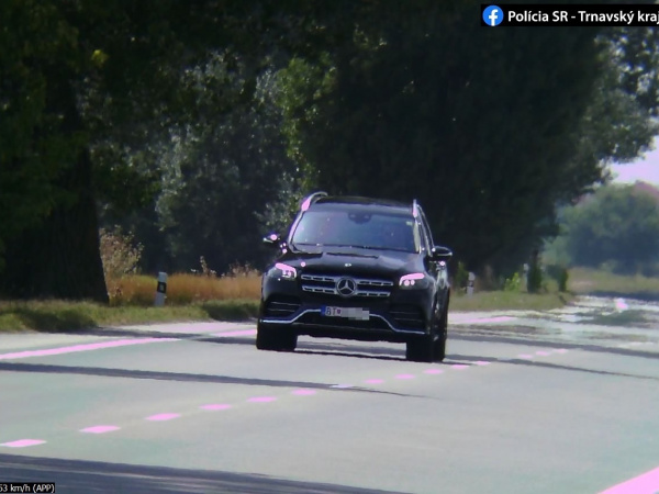 Mercedes išiel 150 km/h | Zdroj: KR PZ Trnava