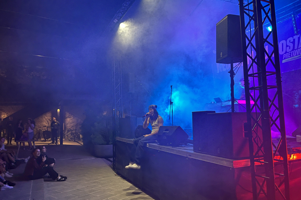 Taomi sa cítil na pódiu ako doma | Foto: Alexandra Štofirová, Trnavské rádio