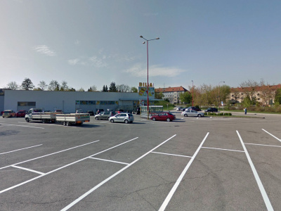Parkovisko pred supermarketom Billa | Zdroj: Google Maps