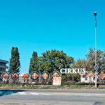 Pod oknami nemocnice vyrástol cirkus | Zdroj: Pavol Holý, Trnavské rádio