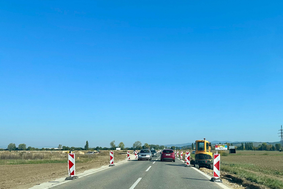 Stavebné práce za Drahovcami v smere na Piešťany. | Foto: red.