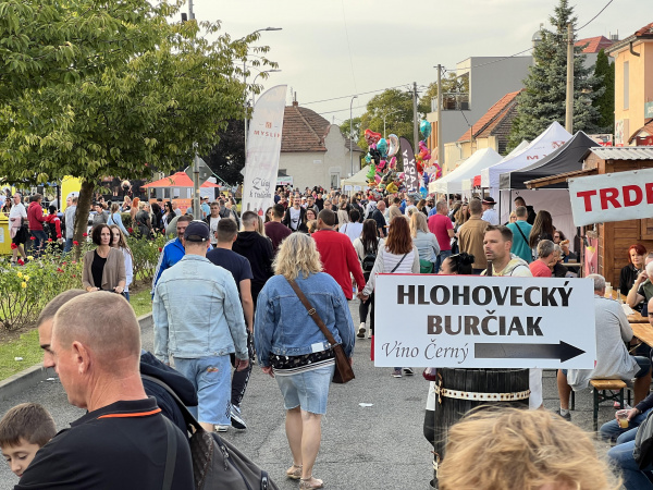 Jarmok v Hlohovci je v plnom prúde | Zdroj: Pavol Jurák, Trnavské rádio